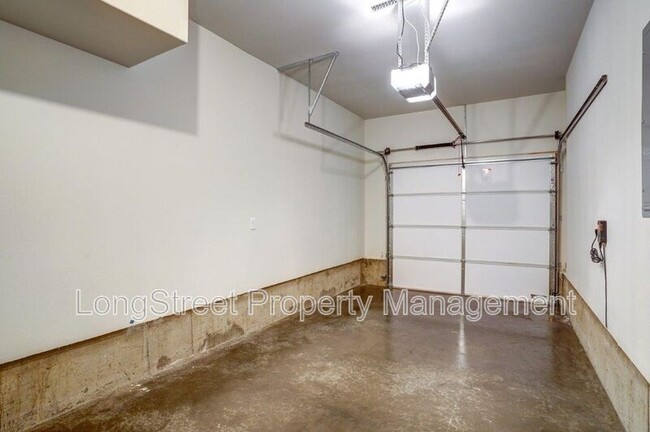 Building Photo - 484 S Monmouth Ave