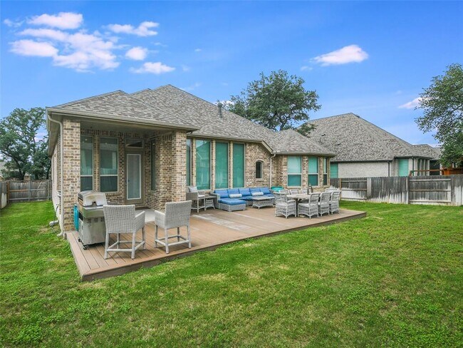 Building Photo - 109 Quiet Oak Rd