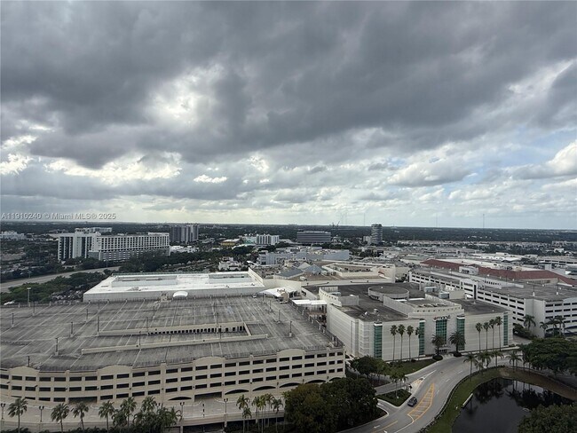 Building Photo - 19501 W Country Club Dr