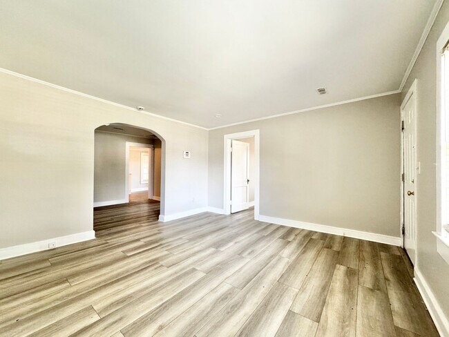 Building Photo - Renovated 2 Bedroom with Optional Third