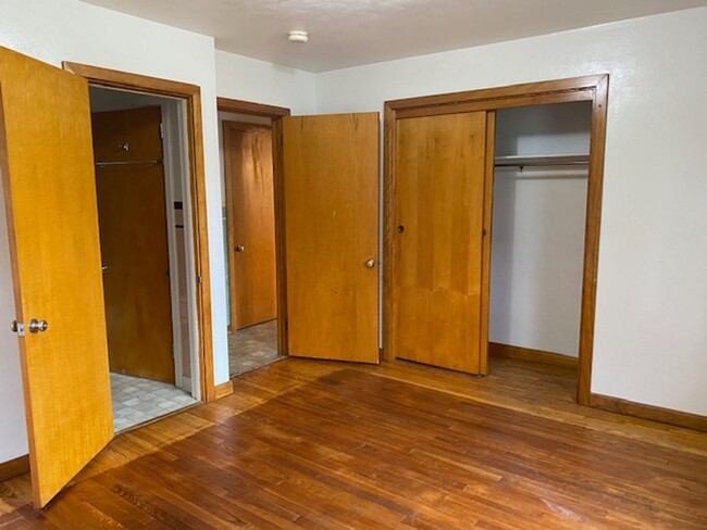 Building Photo - ALL UTILITIES INCLUDED 2 bedroom 1 bathroo...