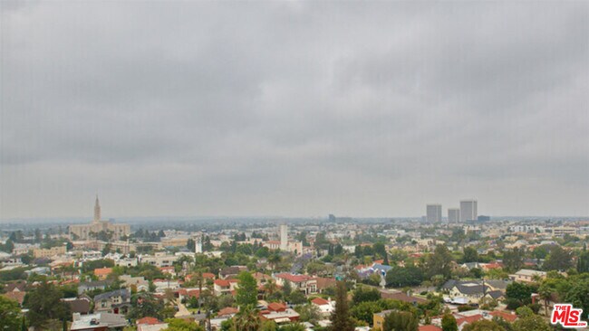 Building Photo - 10724 Wilshire Blvd