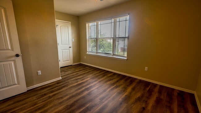Building Photo - 17208 Bridgefarmer Blvd