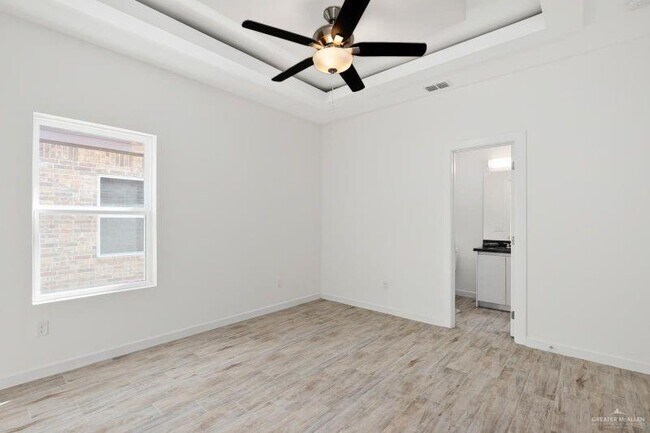 Building Photo - 8 Valeria St