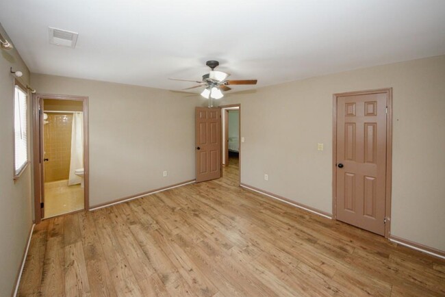 Building Photo - 4033 Scenic Mountain Dr SW