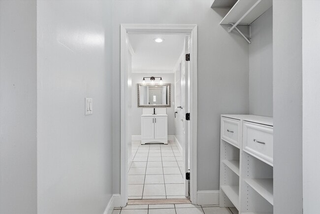 Building Photo - 156 N Broadway