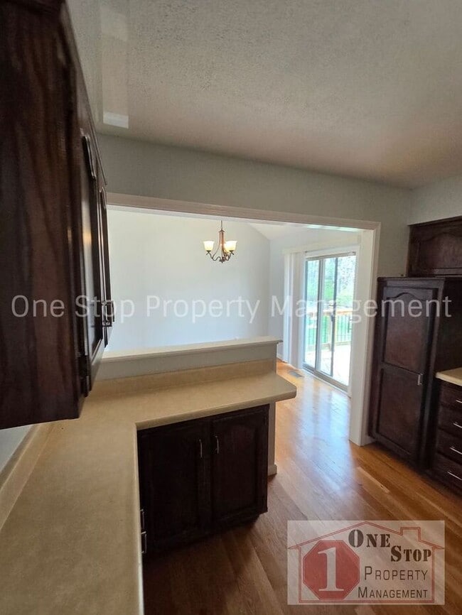 Building Photo - 3 bedroom 2.5 bathroom home in Parkville, MO!