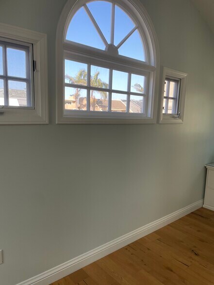 Building Photo - 16696 Bayview Dr
