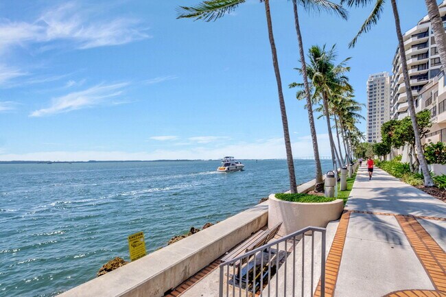 Building Photo - 540 Brickell Key Dr