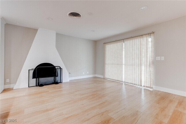 Building Photo - 1404 Campbell Dr