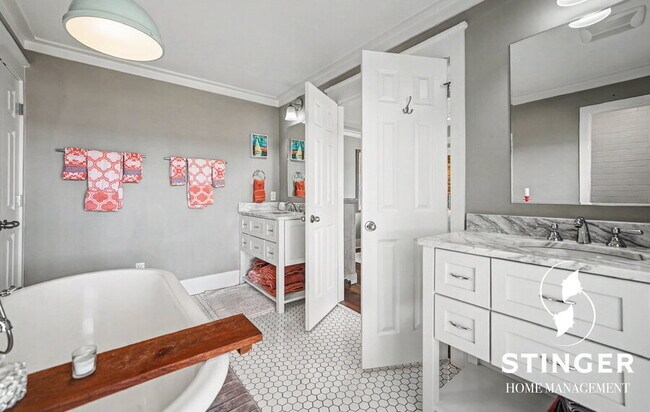 Building Photo - 73 Sunset Blvd