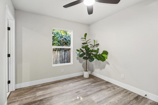 Building Photo - Home for Rent in  Midtown, Sacramento!  2 Bed/ 2 Bath
