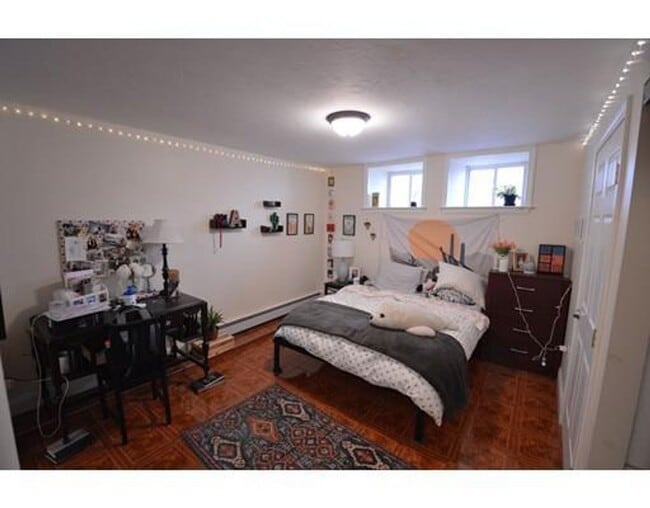 Building Photo - No Brokers Fee Conve nient Brookline Location.Eat-in Kitchen, Laundry on a Site