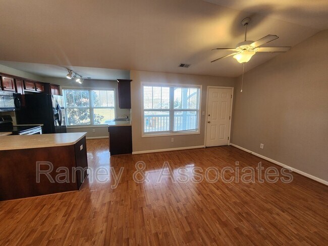 Building Photo - 3802 Falcon Crest Dr