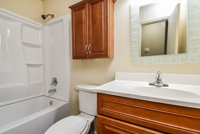 Building Photo - Charming 3-Bedroom Home