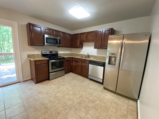 Building Photo - 6022 Battlefield Green Dr