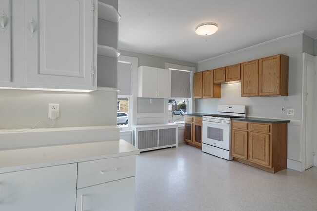 Building Photo - 2 Messervy St