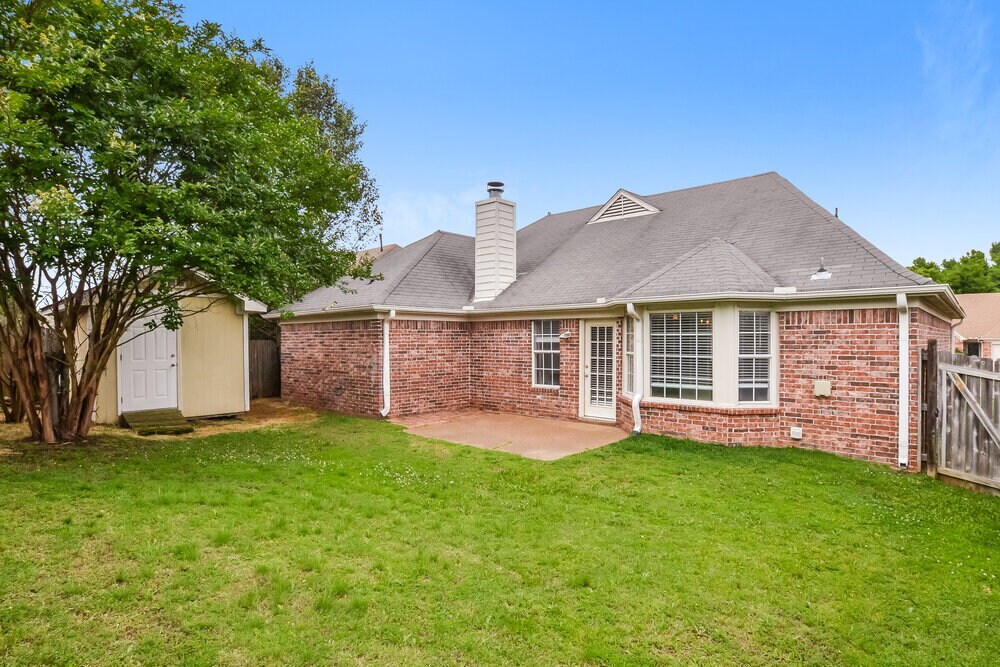 Building Photo - 6967 Naples Dr