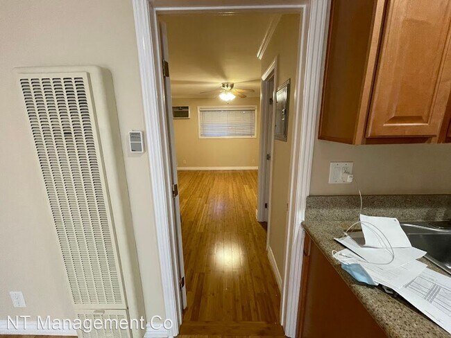 Building Photo - 1 br, 1 bath Apartment - 10876 Palms Blvd....