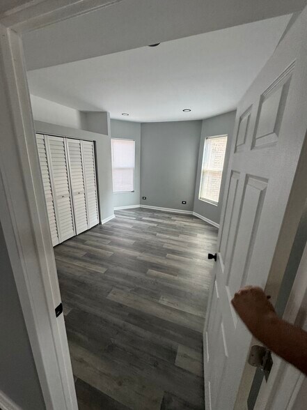 Building Photo - 3320 W Polk St