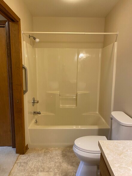 Building Photo - 855 Claremont Ct