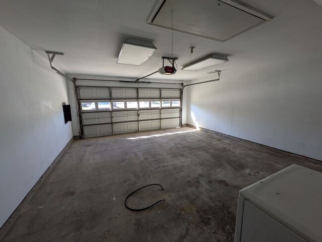 Building Photo - 3570 Briar Creek Dr