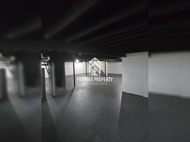 Building Photo - 670 Charvel Dr
