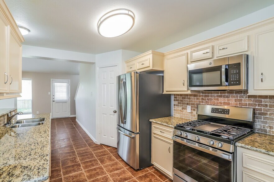 Building Photo - 8238 Fuqua Gardens Dr