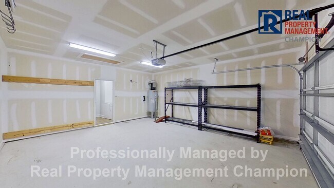 Building Photo - Beautiful Home in Hampstead on Spacious Lot