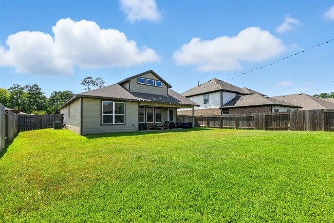 Building Photo - 14245 Lake Lodge Dr