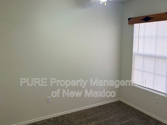 Building Photo - 404 Desert Rock Dr SW