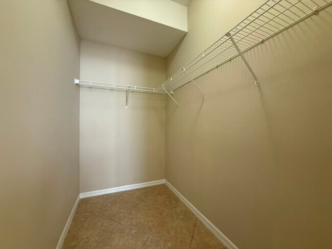 Building Photo - 3629 Pine Oak Cir