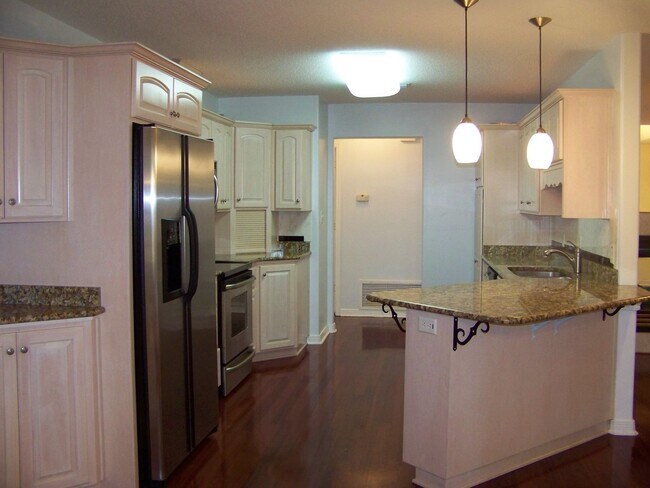 Building Photo - Beautiful 4-Bedroom Home - Heather Oaks