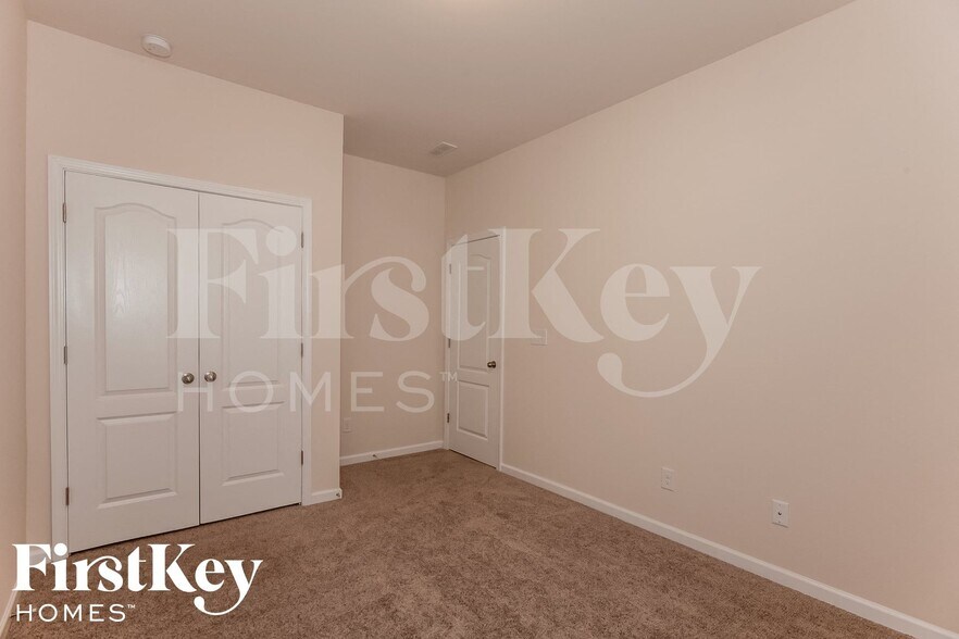 Building Photo - 126 Willow Valley Dr