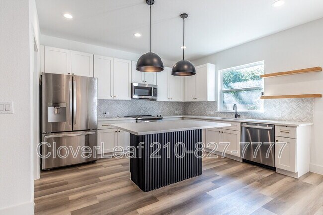 Building Photo - 1934 Lamar St