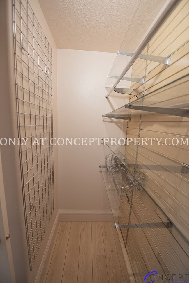 Building Photo - Attractive 4 Bed 3 Bathroom Home: Backing Park - 2 Car Garage