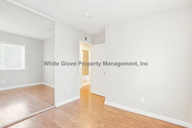 Building Photo - Beautiful Irvine Home with Wood Floors, Fireplace & Private Backyard