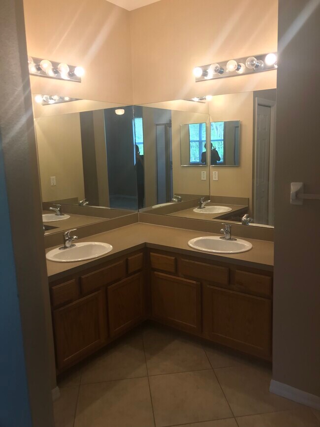 Building Photo - 19239 Stone Hedge Dr