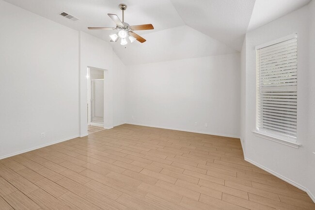 Building Photo - Beautiful in Brushy Creek!