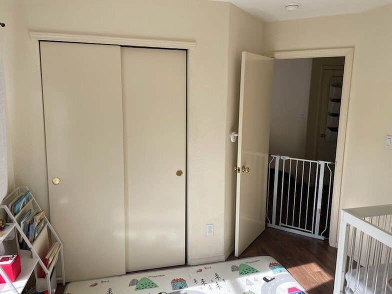 Building Photo - 4260 Altura Mesa Ln NE