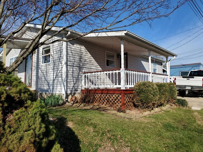 Side Porch - 713 Spruce St