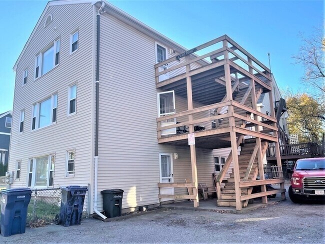 Building Photo - 3 Gordon St