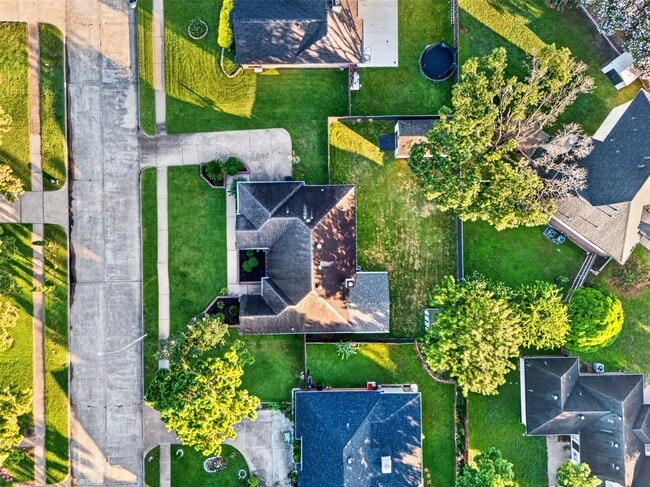 Building Photo - 18610 Autumn Hills Dr