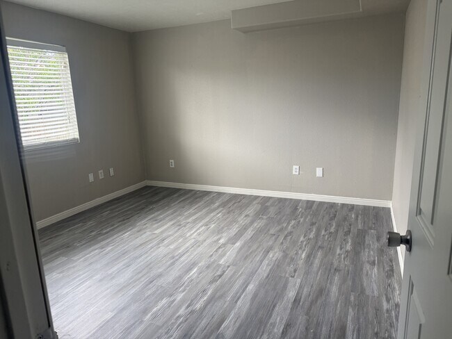 Building Photo - 461 E 740 N