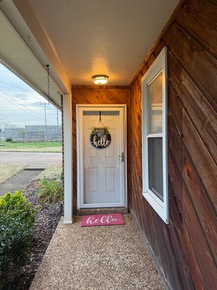 Building Photo - 111 Cash Ln