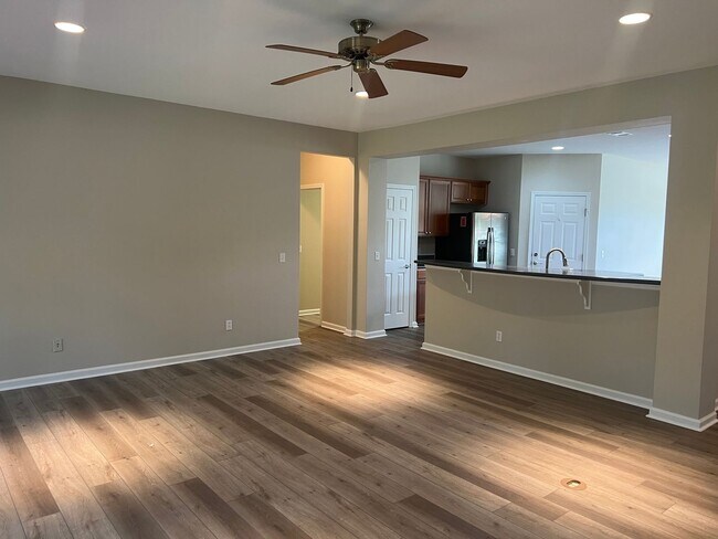 Building Photo - Lovely 3BR Ranch-Style Home in Sun City! M...
