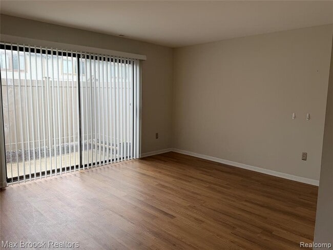 Building Photo - 50431 Bay Run S