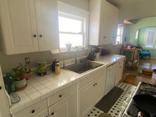 Building Photo - 3637 Marlborough Ave