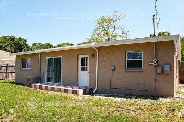 Building Photo - 6525 34th Ave N