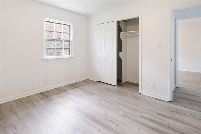 Building Photo - 4711 Nutmeg Way SW